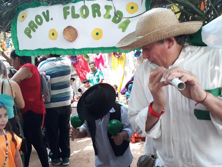 Presentación musical y folklórica de los estudiantes
