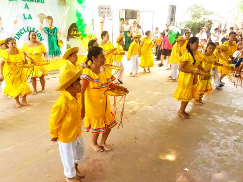 Actividades escolares y rondas infantiles