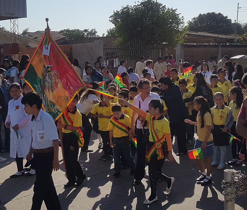 Desfile Cívico del 6 de Agosto